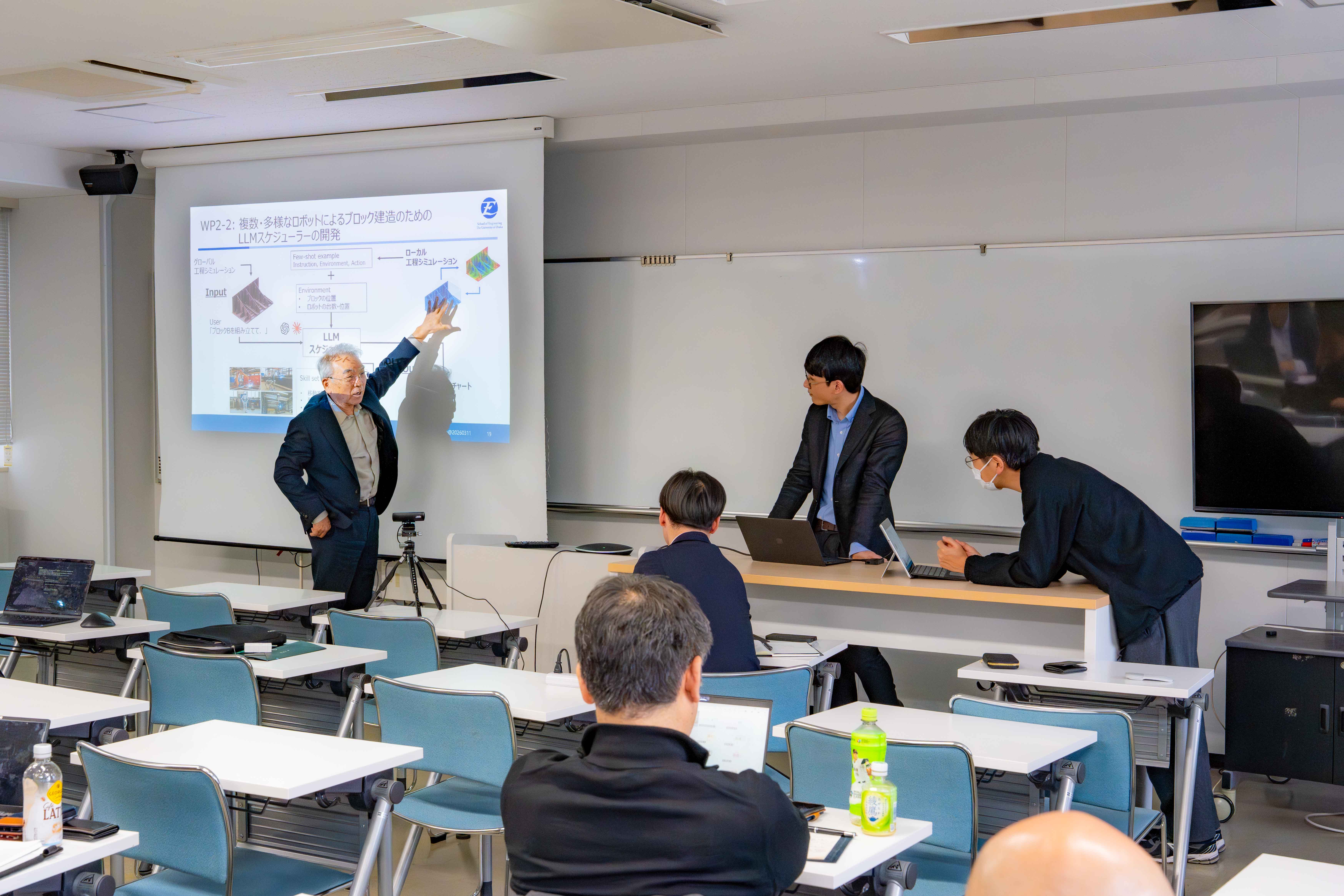 金出先生による全体講評の様子